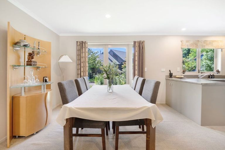 Photo of property in 8 Libra Place, Kawaha Point, Rotorua, 3010