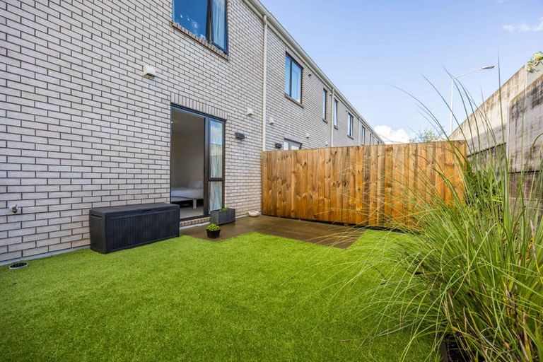 Photo of property in 7/18 Titoki Street, Te Atatu Peninsula, Auckland, 0610