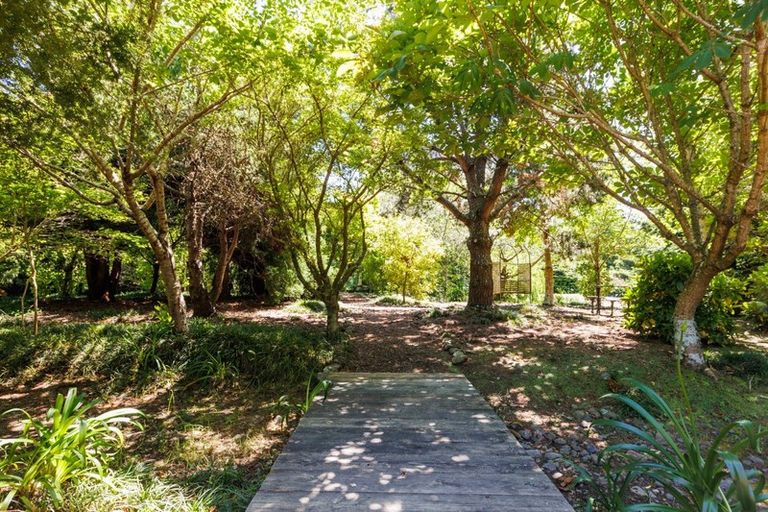 Photo of property in 126 Turitea Road, Fitzherbert, Palmerston North, 4472