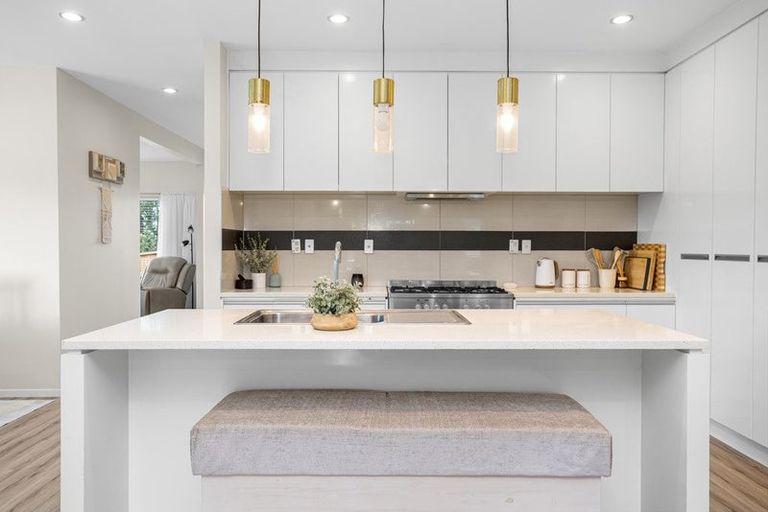 Photo of property in 32 Rishworth Avenue, Stanmore Bay, Whangaparaoa, 0932