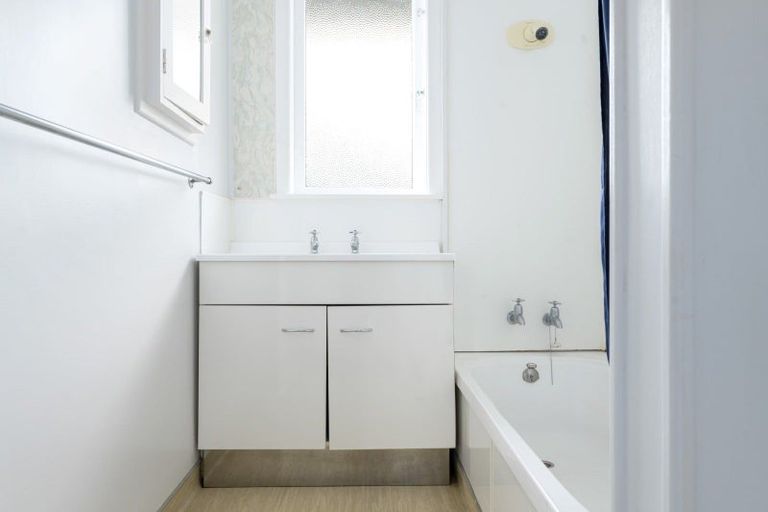 Photo of property in 53 Collins Road, Melville, Hamilton, 3206