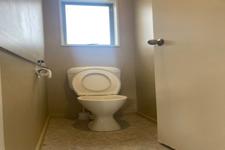 Photo of property in 15 Loughanure Place, Massey, Auckland, 0614