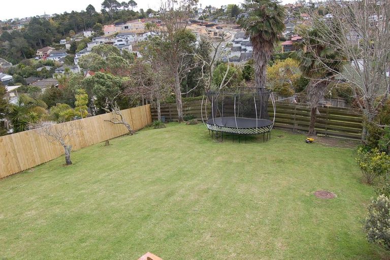 Photo of property in 115 Browns Bay Road, Browns Bay, Auckland, 0630