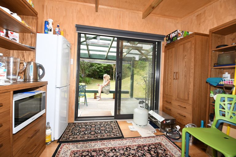 Photo of property in 20 Hillside Crescent, Leigh, 0985