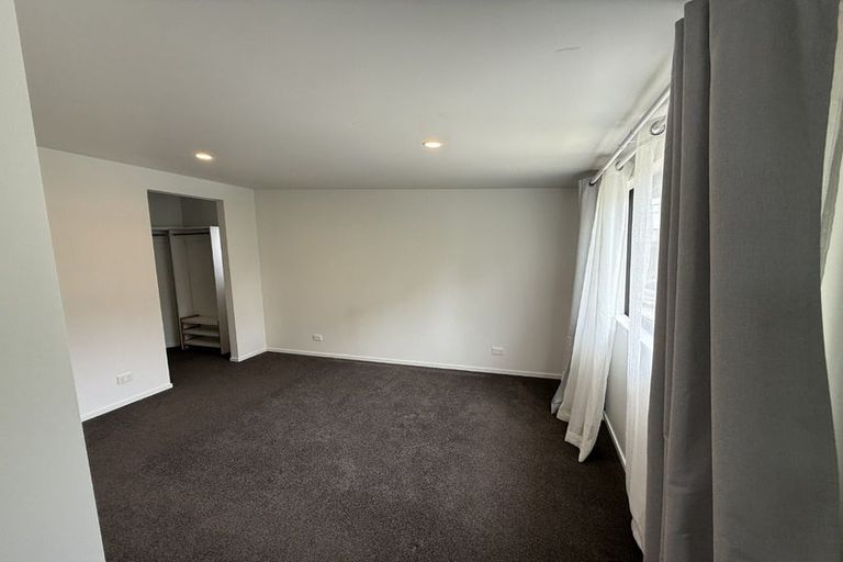 Photo of property in 106a Glanmire Road, Newlands, Wellington, 6037