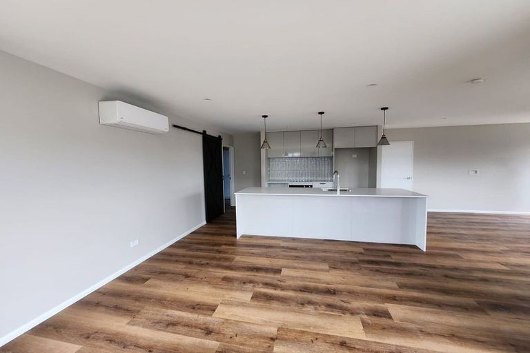 Photo of property in 35 Akoranga Place, Hornby, Christchurch, 8042