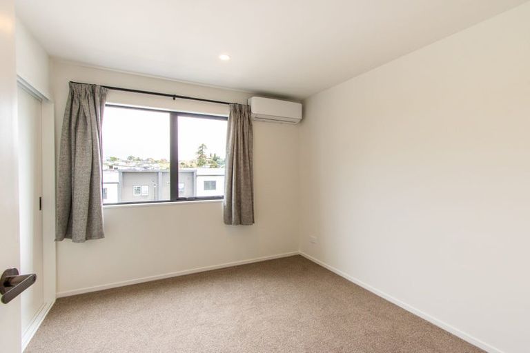 Photo of property in 7/4 Limestone Drive, Hobsonville, 0616