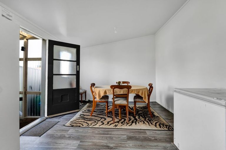 Photo of property in 30 Cambria Street, Hawera, 4610