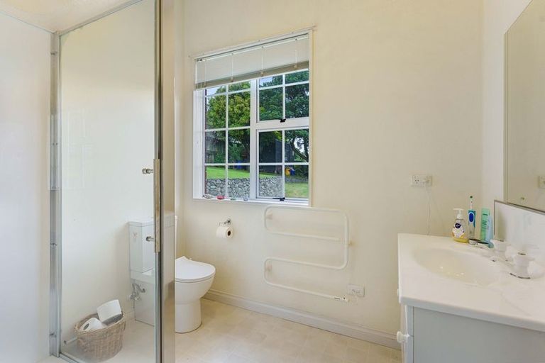 Photo of property in 105 Winara Avenue, Waikanae, 5036