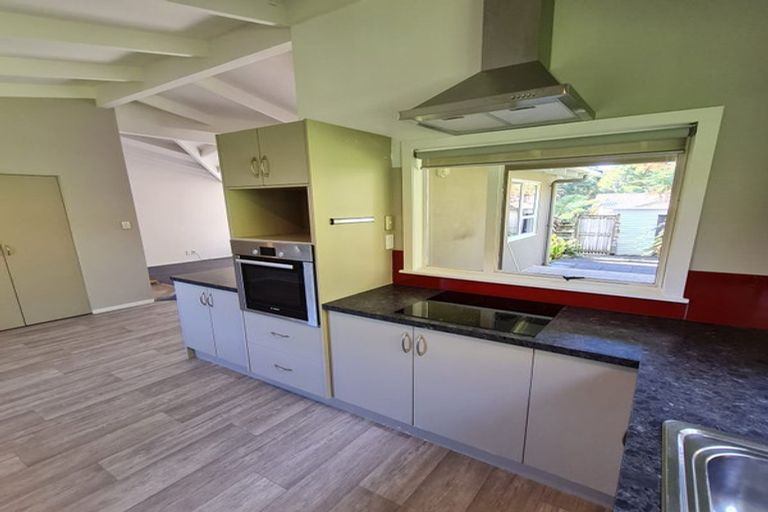 Photo of property in 64 Te Henga Road, Waitakere, Henderson, 0781
