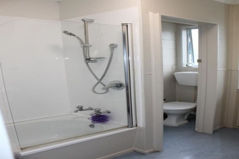 Photo of property in 212 Kaikorai Valley Road, Bradford, Dunedin, 9011