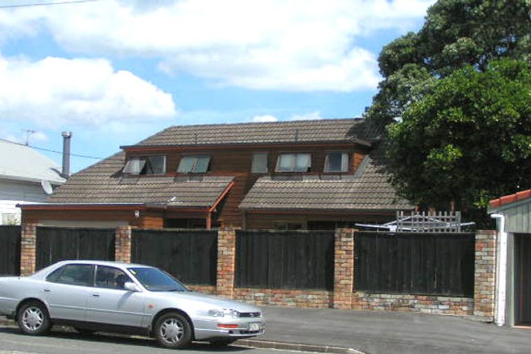 Photo of property in 74 Queen Street, Northcote Point, Auckland, 0627