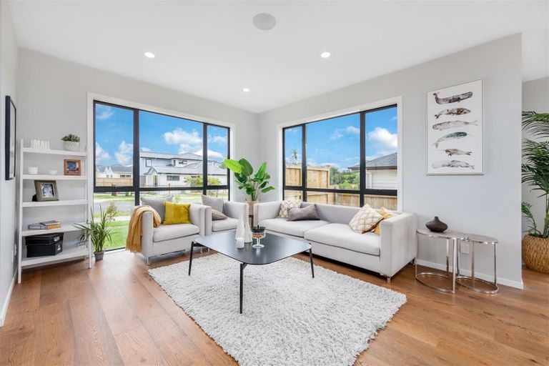 Photo of property in 22 Lewis Younie Road, Kumeu, 0810