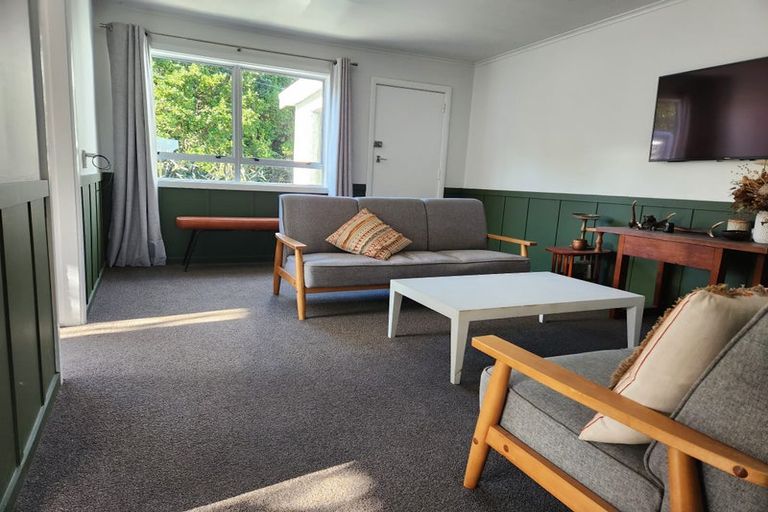 Photo of property in 25 Paekakariki Hill Road, Pauatahanui, Porirua, 5381