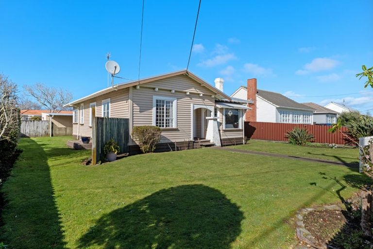 Photo of property in 52 Dixon Avenue, Hawera, 4610