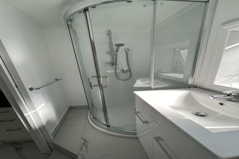 Photo of property in 127 Exmouth Road, Northcote, Auckland, 0627