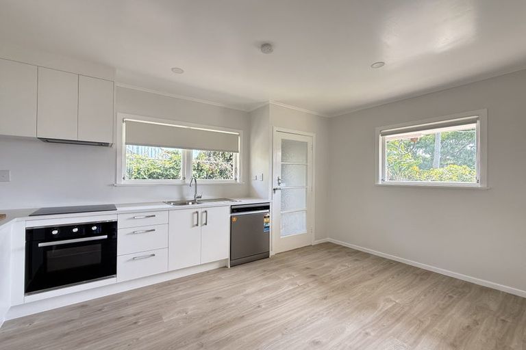 Photo of property in 1/40 Ocean View Road, Northcote, Auckland, 0627