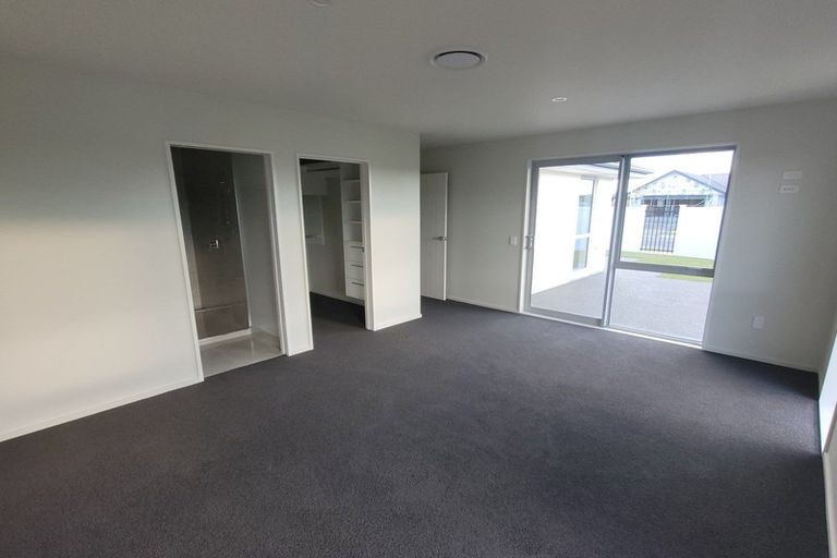 Photo of property in 1 Mccahon Drive, Rangiora, 7400