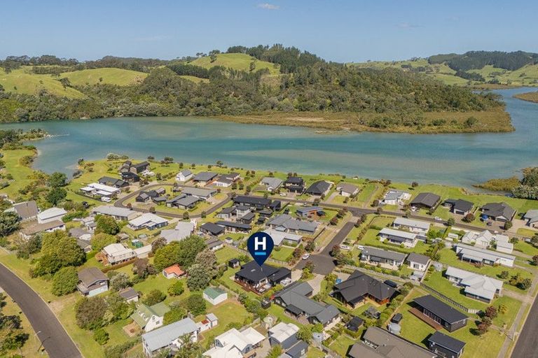 Photo of property in 10 Voyager Place, Cooks Beach, Whitianga, 3591