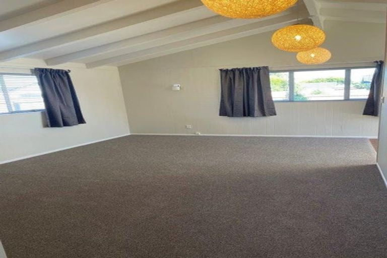 Photo of property in 1a Saint Vincent Way, Waikanae, 5036