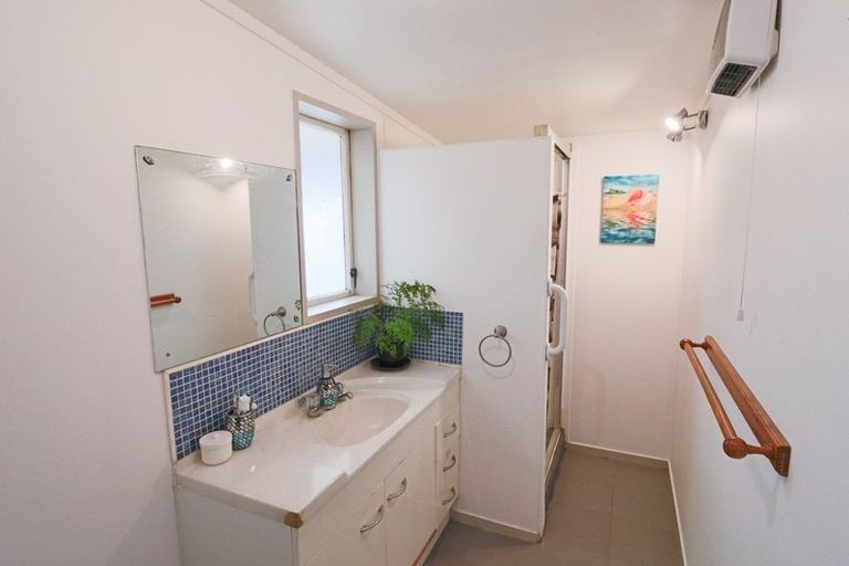 Photo of property in 13 Pratt Avenue, Foxton Beach, Foxton, 4815