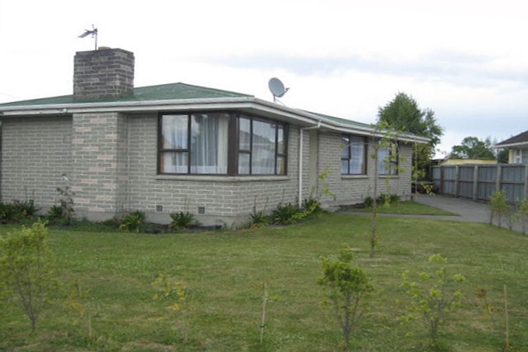 Photo of property in 67 Englefield Road, Northwood, Christchurch, 8051