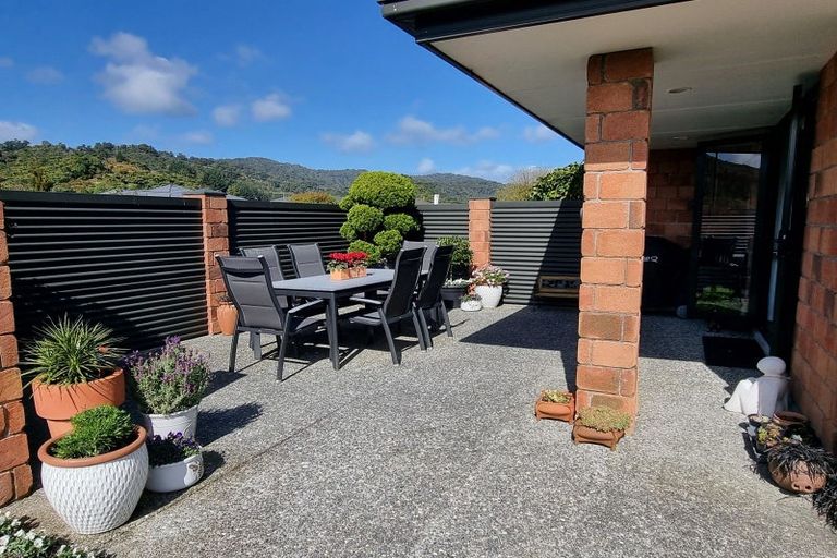 Photo of property in 10 Westvale Drive, Greymouth, 7805