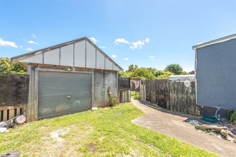 Photo of property in 35 Egmont Street, Castlecliff, Whanganui, 4501