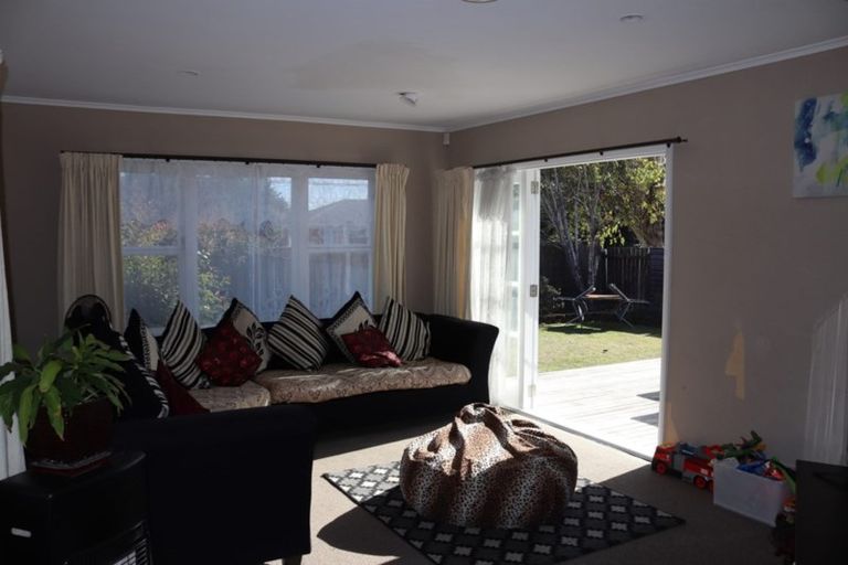 Photo of property in 8 Rollerson Street, Papakura, 2110