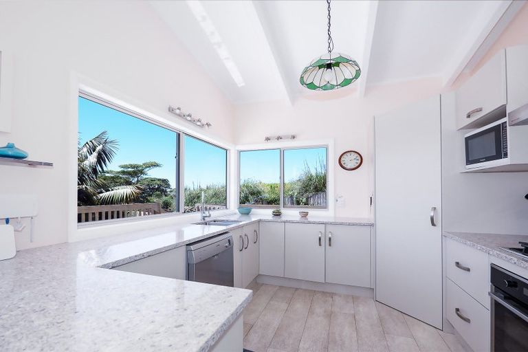 Photo of property in 20 Stratford Drive, Cable Bay, 0420