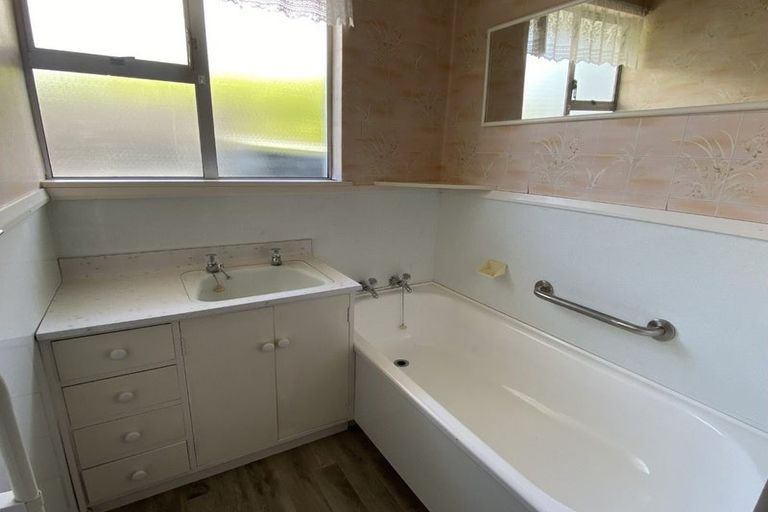 Photo of property in 1/21 Division Street, Riccarton, Christchurch, 8041