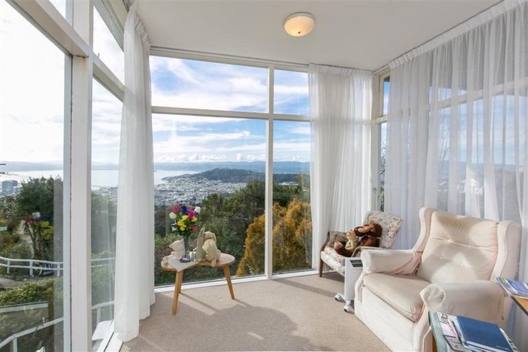 Photo of property in 55 Apuka Street, Brooklyn, Wellington, 6021