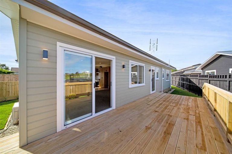 Photo of property in 25 Maple Crescent, Whalers Gate, New Plymouth, 4310