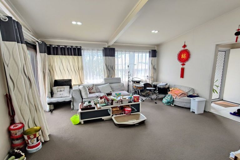Photo of property in 5 Portadown Avenue, Pakuranga Heights, Auckland, 2010