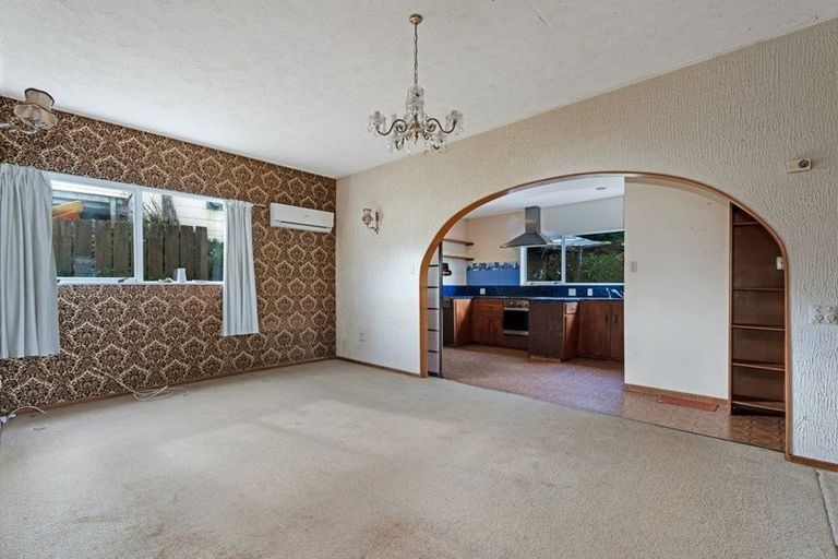 Photo of property in 18 Woburn Road, Northland, Wellington, 6012