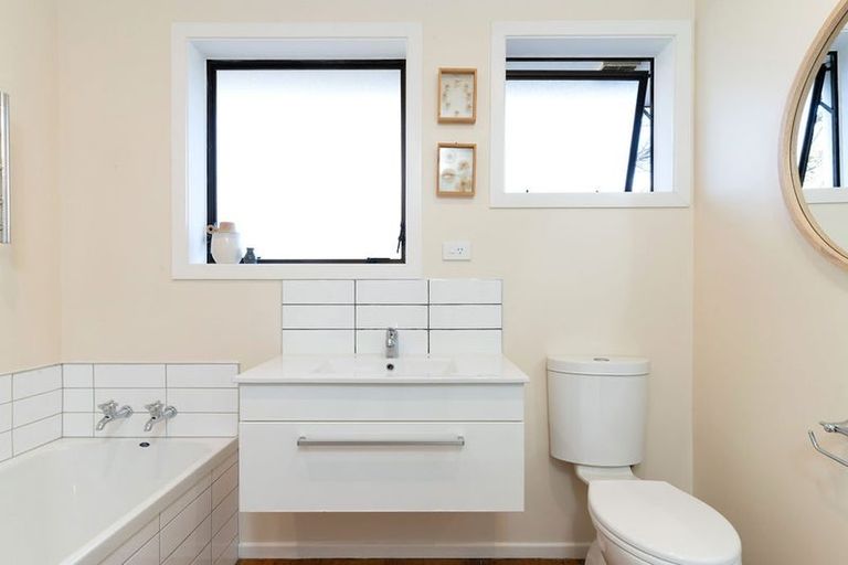 Photo of property in 8 Oldham Crescent, Halswell, Christchurch, 8025