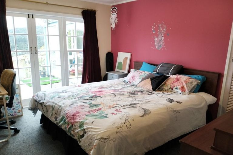 Photo of property in 27 Ngahere Street, Stokes Valley, Lower Hutt, 5019