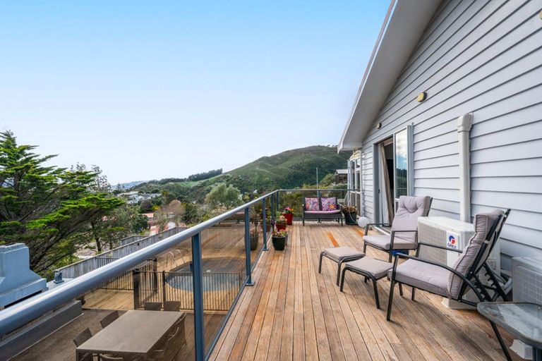 Photo of property in 36 Woodman Drive, Tawa, Wellington, 5028