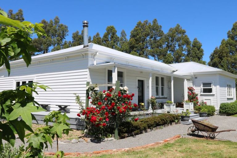 Photo of property in 16 Dalefield Road, Carterton, 5713