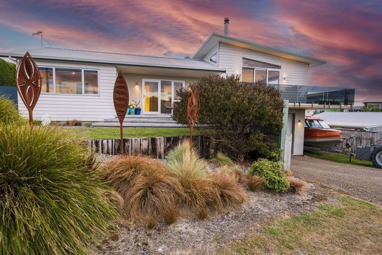 Photo of property in 18 Robbie Street, Foxton Beach, Foxton, 4815