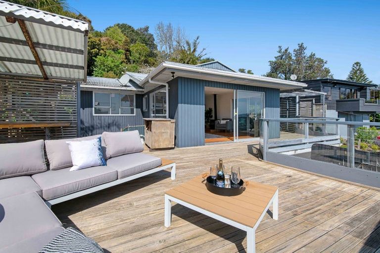 Photo of property in 1099 Whangaparaoa Road, Tindalls Beach, Whangaparaoa, 0930