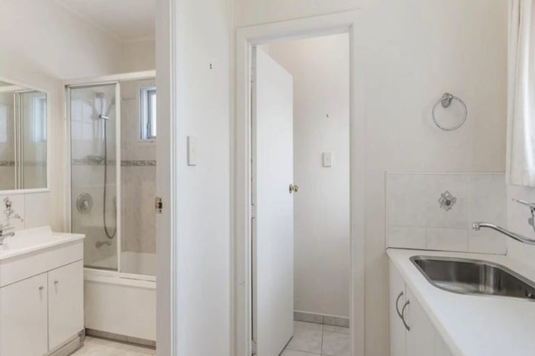 Photo of property in 1/137 Shakespeare Road, Milford, Auckland, 0620