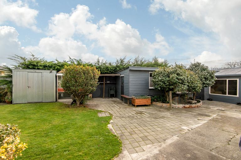 Photo of property in 15 Wilton Crescent, Bishopdale, Christchurch, 8053