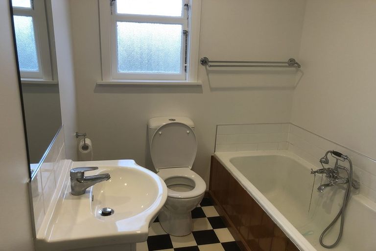 Photo of property in 54 Horokiwi Road West, Newlands, Wellington, 6037