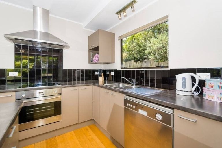 Photo of property in 1/42 Woodlands Crescent, Browns Bay, Auckland, 0630