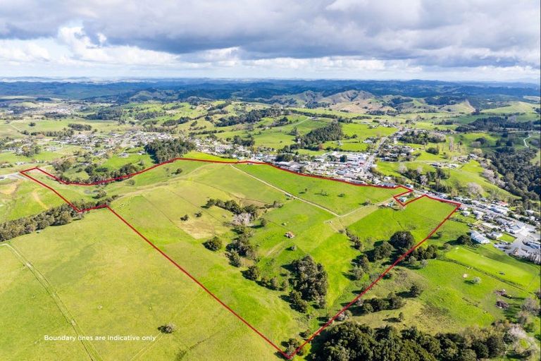 Photo of property in 122 Hurndall Street East, Maungaturoto, 0520