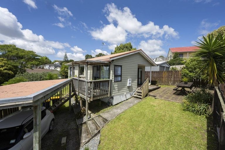 Photo of property in 28 Beauchamp Drive, Massey, Auckland, 0614