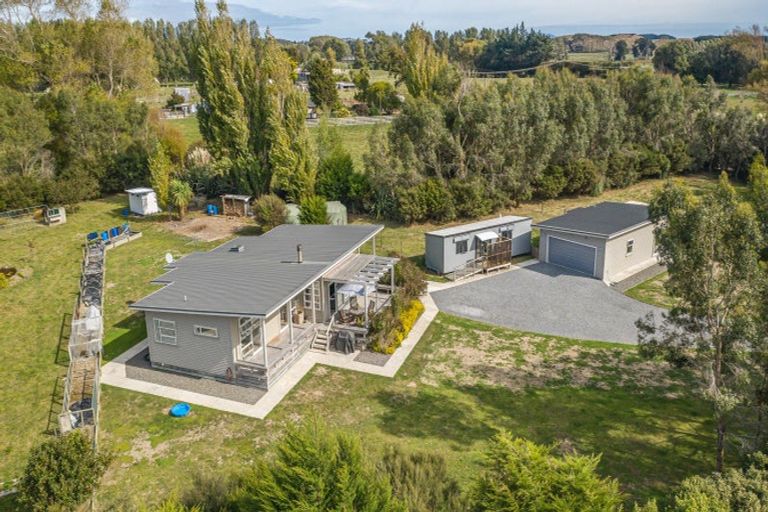 Photo of property in 3 Takapu Road, Manakau, Levin, 5573