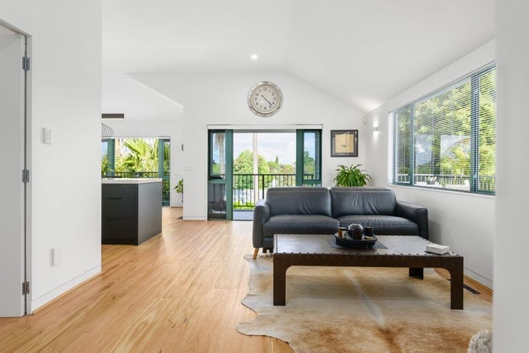 Photo of property in 2 Minchin Crescent, St Andrews, Hamilton, 3200