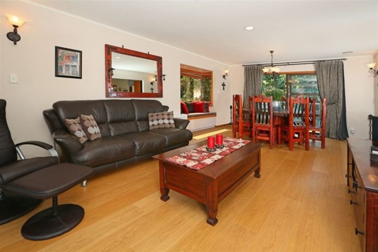 Photo of property in 91 Grassmere Road, Henderson Valley, Auckland, 0612